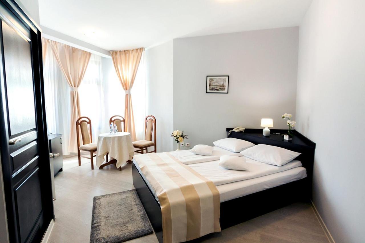 Astoria Hotel & Restaurant Gheorgheni  Buitenkant foto